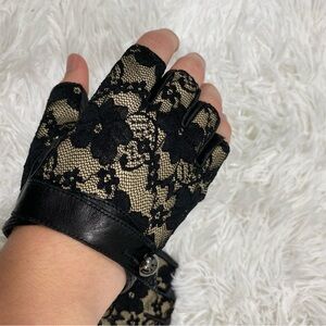 RUNWAY NY Genuine Leather And Floral Lace Fingerless Moto Gloves Black Size S/M
